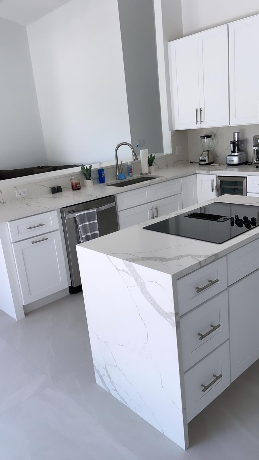 Kitchen island marble detail